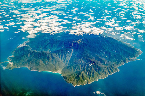 ß屋久島中央付近の最高峰が宮之浦岳