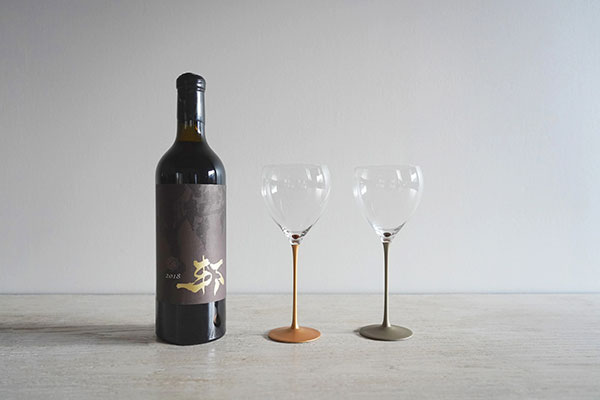 塩尻ワインと木曽漆器ワイングラス